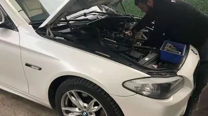 BMW motor bölümünde bakım